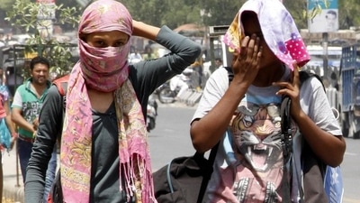 Blistering heatwave conditions swept through many areas across the country. (Sanjeev Kumar /HT File photo)