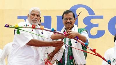 Bharuch, May 01 (ANI): Delhi Chief Minister Arvind Kejriwal with Bharatiya Tribal Party (BTP) founder Chhotubhai Vasava holds a bow and an arrow during the 'Adivasi Sankalp Mahasammelan', at Chanderiya, in Bharuch on Sunday. (ANI Photo/ AAP Gujarat. Mission2022 Twitter) (AAP Gujarat. Mission2022 Twitter) Bharuch, May 01 (ANI): Delhi Chief Minister Arvind Kejriwal with Bharatiya Tribal Party (BTP) founder Chhotubhai Vasava holds a bow and an arrow during the 'Adivasi Sankalp Mahasammelan', at Chanderiya, in Bharuch on Sunday. (ANI Photo/ AAP Gujarat. Mission2022 Twitter) (AAP Gujarat. Mission2022 Twitter)