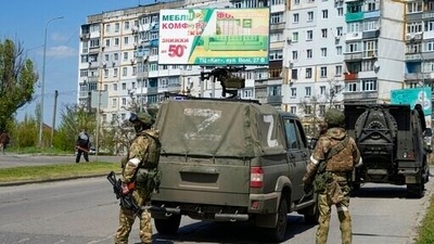 Russian servicemen guard an area in Berdyansk, in territory under the government of the Donetsk People's Republic, eastern Ukraine. (AP)