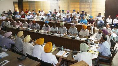Gurmeet Singh Buttar, additional director of extension education, PAU, Ludhiana, presented the report of the last meeting and said several modifications and recommendations have been made as per farmers’ feedback and PAU experts’ suggestions. (HT PHOTO) Gurmeet Singh Buttar, additional director of extension education, PAU, Ludhiana, presented the report of the last meeting and said several modifications and recommendations have been made as per farmers’ feedback and PAU experts’ suggestions. (HT PHOTO)