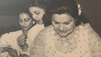 Anil Kapoor shares an old album picture which shows Sunita Kapoor, Neetu Kapoor, and Krishna Raj Kapoor. Anil Kapoor shares an old album picture which shows Sunita Kapoor, Neetu Kapoor, and Krishna Raj Kapoor. 