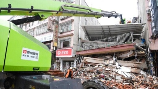 In this photo released by Xinhua News Agency, rescue workers work from a crane over the collapsed site of a self-constructed residential building in Changsha, central China's Hunan Province, April 30.(AP)