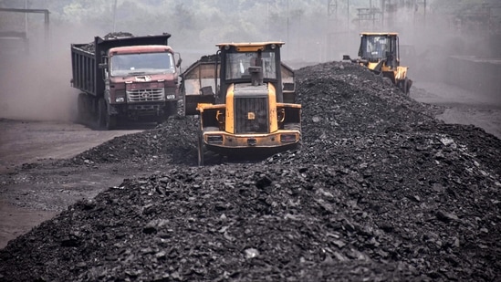 Ranchi: Labourers carry coal onto goods train at Ashoka Coal Mines in Peeparwar, amid a power crisis due to shortage of coal, about 70 Kms from Ranchi, Saturday, April 30, 2022. (PTI Photo) (PTI04_30_2022_000180B)(PTI)