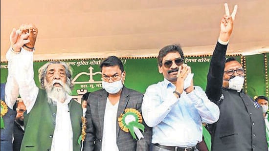 Jharkhand Chief Minister Hemant Soren with Jharkhand Mukti Morcha (JMM) President Shibu Soren, during the celebrations of the 43rd foundation day of Jharkhand Mukti Morcha (JMM), at Gandhi Maidan, in Dumka, Wednesday, Feb. 02, 2022. ( PTI Photo)&nbsp;