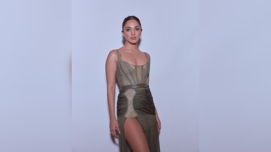 Kiara Advani teamed her red carpet look with a pair of nude stilettoes by the luxury line Christian Louboutin.(Instagram/@kiaraaliaadvani)