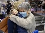 Families embrace as New Zealand opens its borders after more than two years(Jed Bradley/New Zealand Herald/AP/picture alliance ) Families embrace as New Zealand opens its borders after more than two years(Jed Bradley/New Zealand Herald/AP/picture alliance )