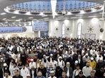 Muslims offer an Eid al-Fitr prayer at the Lekamba mosque in western Sydney on Monday to mark the end of the holy fasting month of Ramadan. Since the United States, United Kingdom, Canada and European countries rely on the moon announcement by the Saudi Arabia Royal Court, Muslims there will also mark Eid celebrations with the Gulf states.(AFP) Muslims offer an Eid al-Fitr prayer at the Lekamba mosque in western Sydney on Monday to mark the end of the holy fasting month of Ramadan. Since the United States, United Kingdom, Canada and European countries rely on the moon announcement by the Saudi Arabia Royal Court, Muslims there will also mark Eid celebrations with the Gulf states.(AFP)