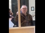 This dad standing outside the window of his child's workplace, trying to amuse them. (tiktok/@unowhotravelchannel) This dad standing outside the window of his child's workplace, trying to amuse them. (tiktok/@unowhotravelchannel)