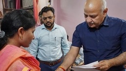 Delhi Dy CM Manish Sisodia gives away a cheque worth rupees 1 crore to the family of LNJP nursing officer Raj Kumar who died while serving people during COVID-19 pandemic, in New Delhi, Monday, May 2, 2022. (PTI Photo)&nbsp;