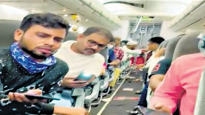 The SpiceJet aircraft faces air turbulence during its descent, in Durgapur on Sunday. (ANI Photo) The SpiceJet aircraft faces air turbulence during its descent, in Durgapur on Sunday. (ANI Photo) 
