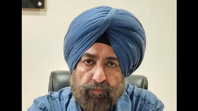 Ludhiana civil surgeon said to avoid the possible fourth wave, one must get themselves inoculated, adding that the state has recently issued instructions to wear masks and maintain social distance in crowded places (HT PHOTO)