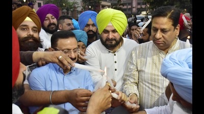 AAP government failed to take preventive measures: Navjot Sidhu on Patiala clashes (HT) AAP government failed to take preventive measures: Navjot Sidhu on Patiala clashes (HT)