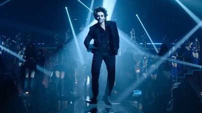 Kartik Aaryan in a still from Bhool Bhulaiyaa 2 title song. Kartik Aaryan in a still from Bhool Bhulaiyaa 2 title song.