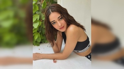 With her hair slightly waved and acing the trendy minimal fresh face makeup look, Ananya Panday aced the sporty look. (Instagram/@ananyapanday) With her hair slightly waved and acing the trendy minimal fresh face makeup look, Ananya Panday aced the sporty look. (Instagram/@ananyapanday)