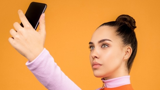 Smartphones with 32 MP front cameras click stunning selfies. (Pexels)