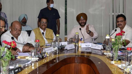 MP Ravneet Bittu conducting a review meeting with MC officials on Smart City Mission projects at the civic body’s Zone D office in Ludhiana on Monday. (Harvinder Singh/HT) MP Ravneet Bittu conducting a review meeting with MC officials on Smart City Mission projects at the civic body’s Zone D office in Ludhiana on Monday. (Harvinder Singh/HT)