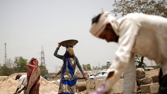 Labourers work at a construction site on a hot summer day in New Delhi, India, May 2, 2022. REUTERS/Adnan Abidi