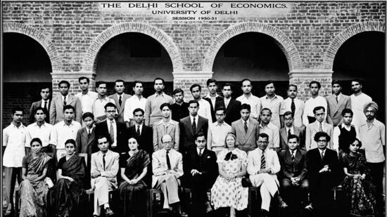 The convocation of the Delhi School of Economics in 1950-51. (DU Archives)