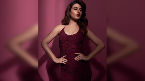 Fatima Sana Shaikh styled her elegant look with pump stilettoes and diamond earrings.(Instagram/@fatimasanashaikh)