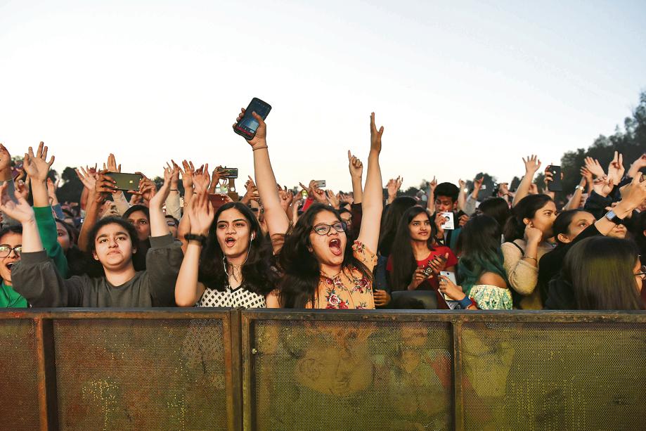 Fests in DU are one of the most spectacular events in the city. From amazing food to great performances by renowned artists, name it and you have it. (Photo: Sarang Gupta/HT) Fests in DU are one of the most spectacular events in the city. From amazing food to great performances by renowned artists, name it and you have it. (Photo: Sarang Gupta/HT)