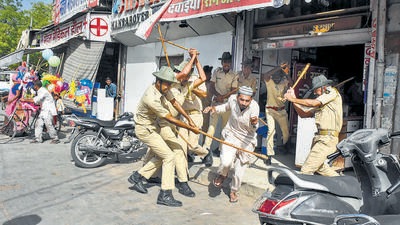 Jodhpur: Police baton charge protesters after clashes broke out in Jalori Gate area, in Jodhpur, Tuesday, May 3, 2022. (PTI Photo) (PTI05_03_2022_000166B) (PTI)