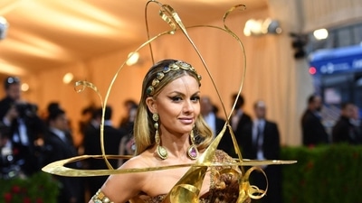 Natasha Poonawalla at Met Gala's red carpet. Kareena Kapoor, Malaika Arora, Karisma Kapoor, Amrita Arora have reacted to her look. Natasha Poonawalla at Met Gala's red carpet. Kareena Kapoor, Malaika Arora, Karisma Kapoor, Amrita Arora have reacted to her look.