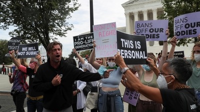People protest for and against abortion rights&nbsp; (REUTERS)