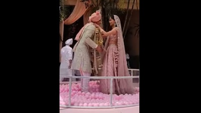The bride and groom exchange garlands in a ball pool in this Instagram video. (Instagram/@wedmegood) The bride and groom exchange garlands in a ball pool in this Instagram video. (Instagram/@wedmegood)
