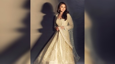 The beautiful Rakul Preet took to her Instagram handle to share a few stills of herself in a stunning pastel anarkali set and captioned her post, "Eid Mubarak Wishing you lots of love, peace and prosperity." (Instagram/@rakulpreet) The beautiful Rakul Preet took to her Instagram handle to share a few stills of herself in a stunning pastel anarkali set and captioned her post, "Eid Mubarak Wishing you lots of love, peace and prosperity." (Instagram/@rakulpreet)