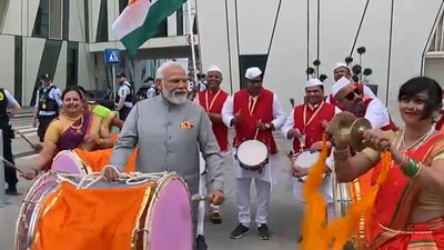 In a video, Modi, dressed in grey Indian attire, can be seen beating the dhol with one hand while another rests on the musical instrument. In a video, Modi, dressed in grey Indian attire, can be seen beating the dhol with one hand while another rests on the musical instrument.