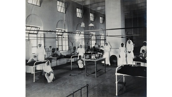 A view inside the Lady Hardinge Medical College and Hospital, 1921. (Welcome Trust/ Wikimedia Commons)