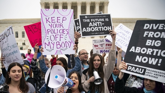 Pro-life and pro-choice demonstrators during a protest outside the US Supreme Court in Washington, D.C. on Tuesday, May 3, 2022.(Bloomberg)