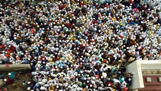 Devotees offer prayer on the occasion of Eid-Ul-Fitr at Jama Masjid mosque in sector 8, Noida.(HT Photo/Sunil Ghosh)