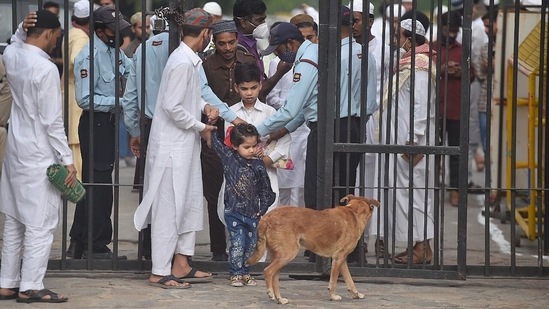 Chaos occurred at the entrance of Delhi's Ferozshah Kotla Mosque over the Rs. 25 entry fee levied by ASI to offer Namaz.(HT Photo/Raj K Raj)