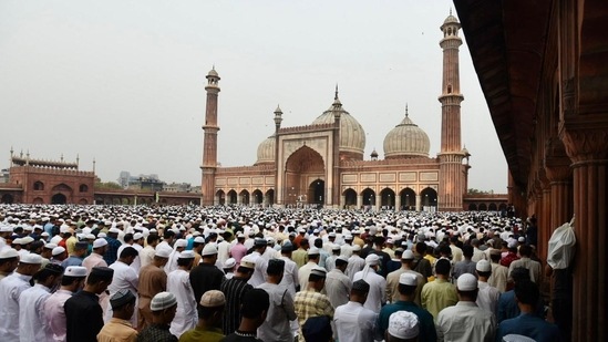 Devotees were requested to offer Namaz in their homes as mosques in the national capital remained closed due to Covid-19.(HT Photo/Raj K Raj)