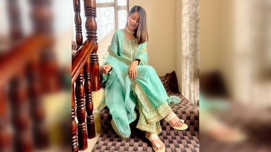 Hina Khan, dressed in a blue salwar suit, greets her fans via pictures and wished her wellwishers, "Eid Mubarak."(Instagram/@realhinakhan)