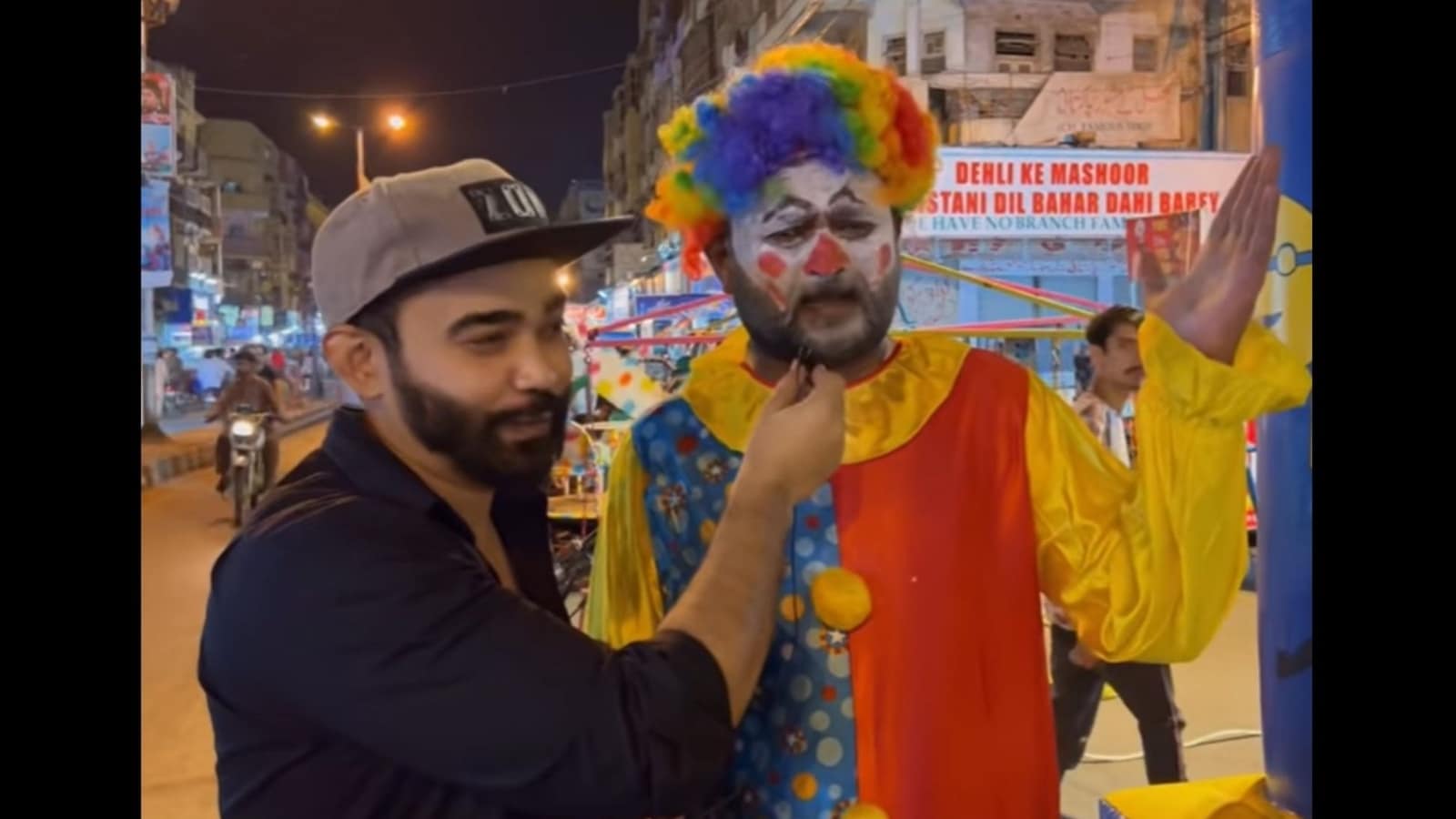 Man dressed as joker in Karachi leaves Internet stunned with his soulful voice | Trending