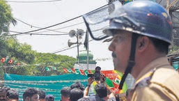 Police bandobast at Dargah Hazrat Khawaja Shaikh Salauddin, Kasba peth, on Wednesday. (Rahul Raut/HT PHOTO)