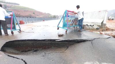 The IMD issued a yellow alert for Kothagudem, Khammam, Nalgonda, Suryapet, Mahabubabad and Nagarkurnool districts for the next four days indicating light to moderate rain or thundershowers to occur in a few places over Telangana. (HT) The IMD issued a yellow alert for Kothagudem, Khammam, Nalgonda, Suryapet, Mahabubabad and Nagarkurnool districts for the next four days indicating light to moderate rain or thundershowers to occur in a few places over Telangana. (HT)