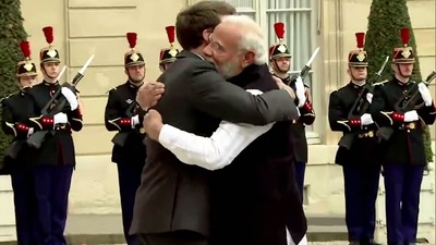 Prime Minister Narendra Modi receives a warm welcome from French President Emmanuel Macron at Elysee Palace in Paris on Wednesday. (ANI) Prime Minister Narendra Modi receives a warm welcome from French President Emmanuel Macron at Elysee Palace in Paris on Wednesday. (ANI)