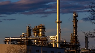 The PCK Schwedt oil refinery operated by PCK Raffinerie GmbH, a subsidiary of Rosneft Oil Co., in Schwedt, Germany, on Thursday, April 7, 2022. Photo: Krisztian Bocsi/Bloomberg (Bloomberg) The PCK Schwedt oil refinery operated by PCK Raffinerie GmbH, a subsidiary of Rosneft Oil Co., in Schwedt, Germany, on Thursday, April 7, 2022. Photo: Krisztian Bocsi/Bloomberg (Bloomberg)