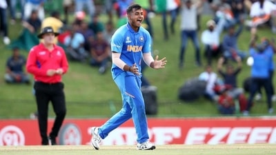 Sushant Mishra added to SRH squad as replacement for Saurabh Dubey Sushant Mishra added to SRH squad as replacement for Saurabh Dubey