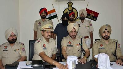 In the first case, the police arrested Charanjit Singh alias Babbu of Model House, a businessman, who sells handbags in Gur Mandi, with 1.5kg opium. (Harvinder Singh/HT) In the first case, the police arrested Charanjit Singh alias Babbu of Model House, a businessman, who sells handbags in Gur Mandi, with 1.5kg opium. (Harvinder Singh/HT)