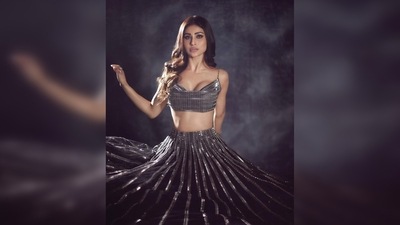 Sharing another set of fairytale pictures of herself in the outfit, Mouni Roy wrote, "loves all black err’ything." (Instagram/@imouniroy) Sharing another set of fairytale pictures of herself in the outfit, Mouni Roy wrote, "loves all black err’ything." (Instagram/@imouniroy)
