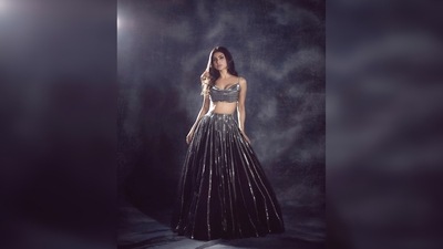 Mouni Roy paired her look with mesmerising jewellery by A.S Motiwala Fine Jewellery collection. (Instagram/@imouniroy) Mouni Roy paired her look with mesmerising jewellery by A.S Motiwala Fine Jewellery collection. (Instagram/@imouniroy)
