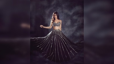 Mouni Roy picked her dreamy ensemble from the shelves of designer Rudraksh Dwivedi's collection. (Instagram/@imouniroy) Mouni Roy picked her dreamy ensemble from the shelves of designer Rudraksh Dwivedi's collection. (Instagram/@imouniroy)