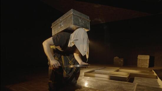 The non-linear play, starring actor Vansh Bhardwaj, explores the politics of water, body, eating and gender. Mansingh calls it a work of ‘fraction’, a mix of fact and fiction. (HT Photo)