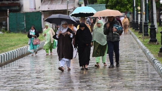 Widespread rain and thundershowers in Jammu and Kashmir brought the mercury down. Overall, the weather will remain erratic till Thursday due to a western disturbance, said a MeT official. (Waseem Andrabi/HT)