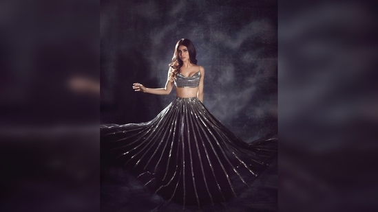 Mouni Roy picked her dreamy ensemble from the shelves of designer Rudraksh Dwivedi's collection.(Instagram/@imouniroy)