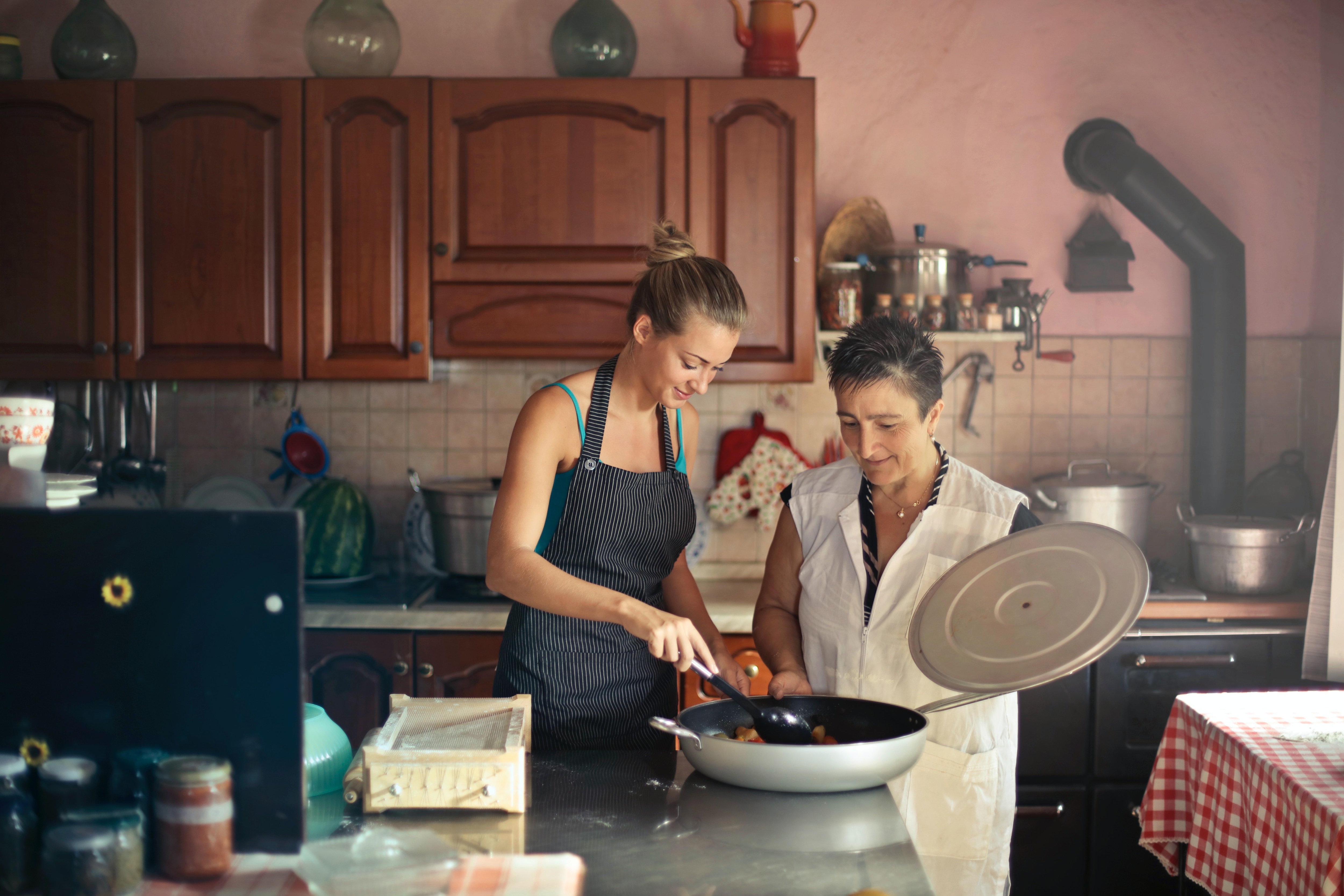 Bond with your mother while cooking a delicacy, (Pexels) Bond with your mother while cooking a delicacy, (Pexels)